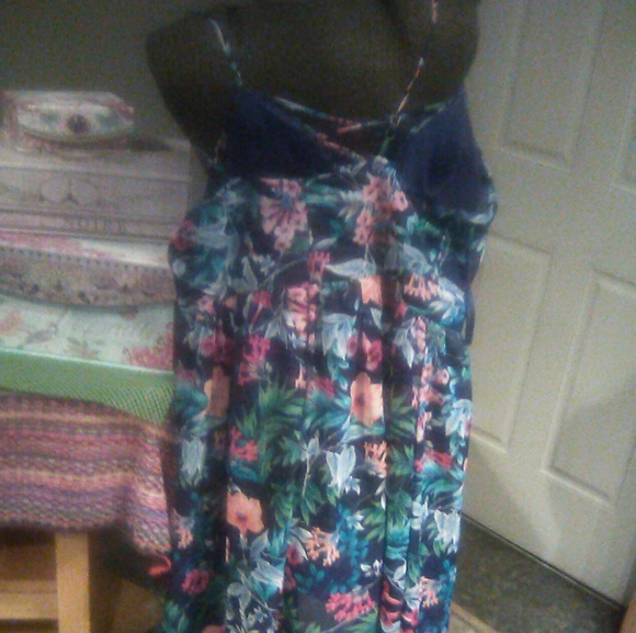 Brand New Tropical maxi dress with built in shorts - Picture 4 of 6